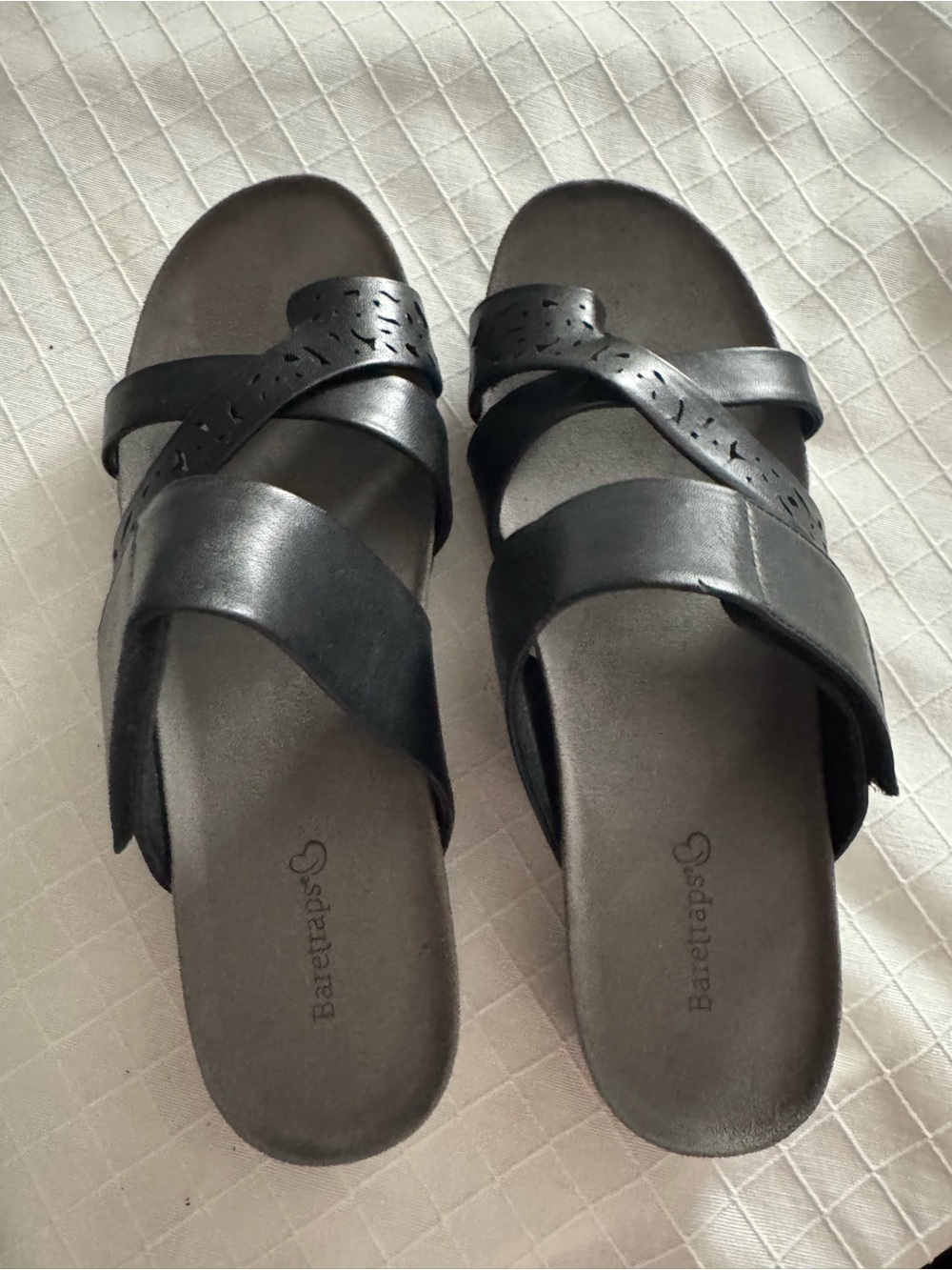 BareTraps Jeyda Black Leather 9M Crossover Sandals